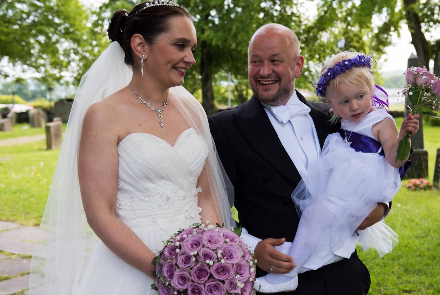 Mikael Scott Bjerkeli giftet seg med sin Jannicke i 2015. Her er brudeparet med datteren Henny.