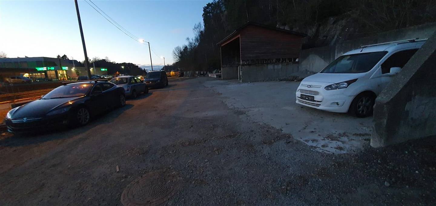 Avskiltet biler ved Juvik på Askøy etter kontroll av Statens vegvesen