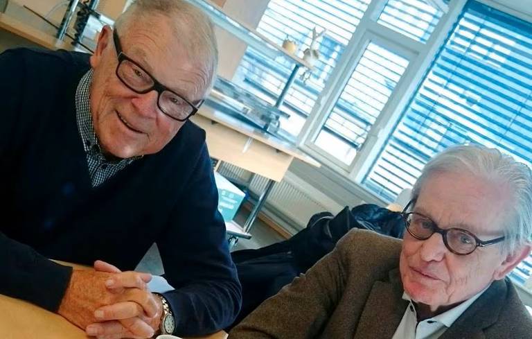 Per Brunvand og Arne Strand, som nå begge er døde, i samtale med Eirik Hoff Lysholm i Dagsavisen i 2015.