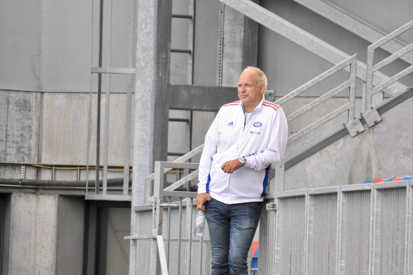 Vålerenga-trener Dag-Eilev Fagermo var på plass da VIF-rekruttene valset over Gjøvik-Lyn mandag kveld.