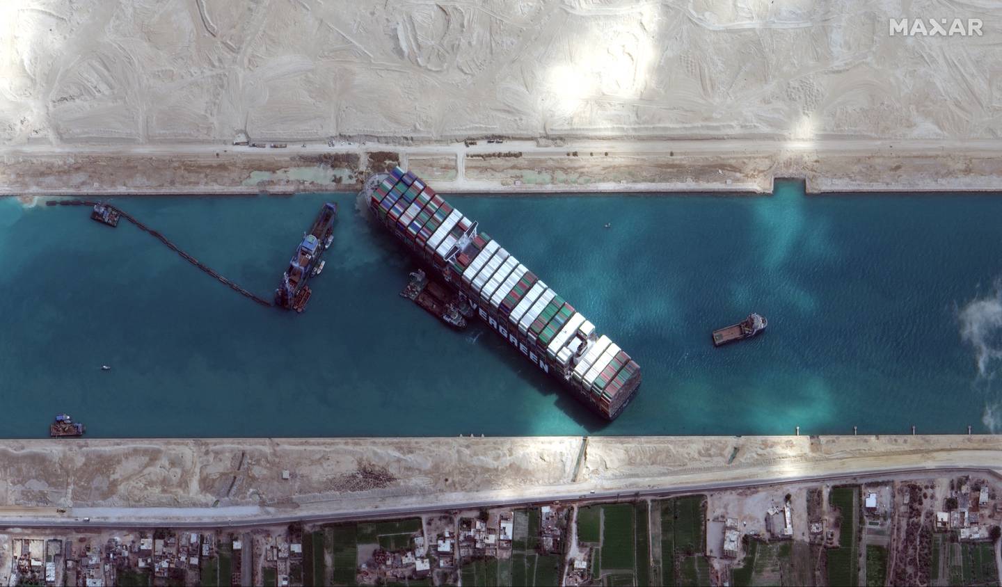 Det store konteinerskipet Ever Given sperret Suezkanalen i seks dager. Foto: AP / NTB