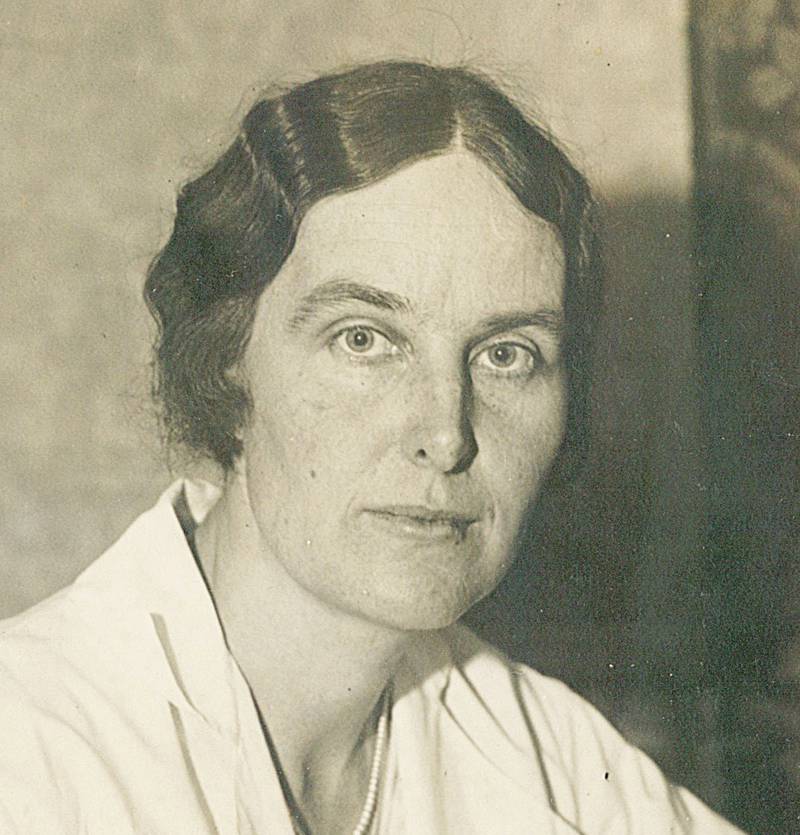 Tove Mohr overtok stafettpinnen i abortsaken fra sin mor og overlot den til sin datter Tove Phil. Bildet er tatt omkring 1930– 40.