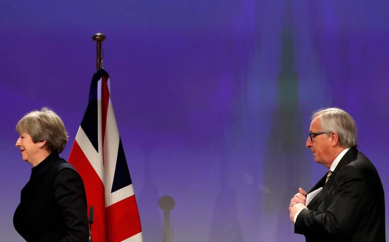 Storbritannias statsminister Theresa May prøver å få til en avtale med EU, men ble stanset av nordirske unionister i siste liten mens hun var i Brussel og møtte EU-president Jean-Claude Juncker. 