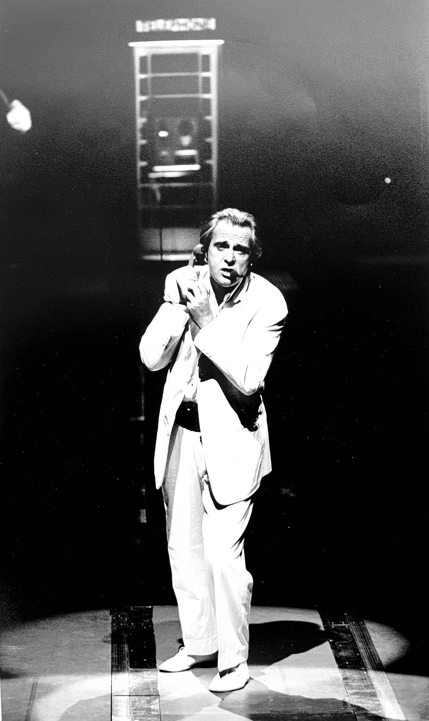 Peter Gabriel sang fra en medbragt telefonkiosk under sin konsert i Oslo Spektrum i 1993.