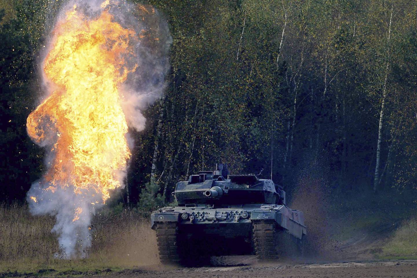 En Leopard 2A6-tank under øvelse i 2014.