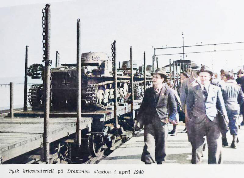 Tysk krigsmateriell på Drammen stasjon i april 1940.