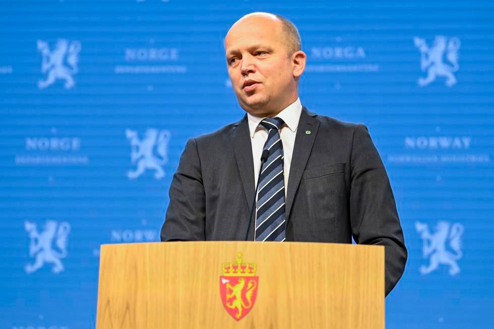 Finansminister Trygve Slagsvold Vedum under regjeringens pressekonferense om koronasituasjonen i Oslo i Marmorhallen.