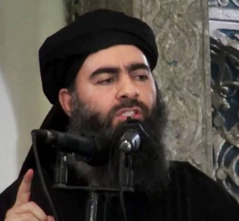 IS-leder Abu Bakr al-Baghdadi, som det nå ryktes at er død, gjorde sin første offentlige opptreden i minareten som eksploderte onsdag.