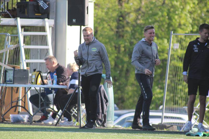 Grorud-trener Eirik Kjønø jubler etter at Preben Mankowitz sendte laget i føringen etter en halvtime.