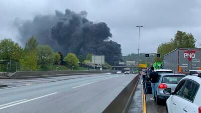 Lastebilbrannen på E6 i Oslo slukket – To personer til sykehus
