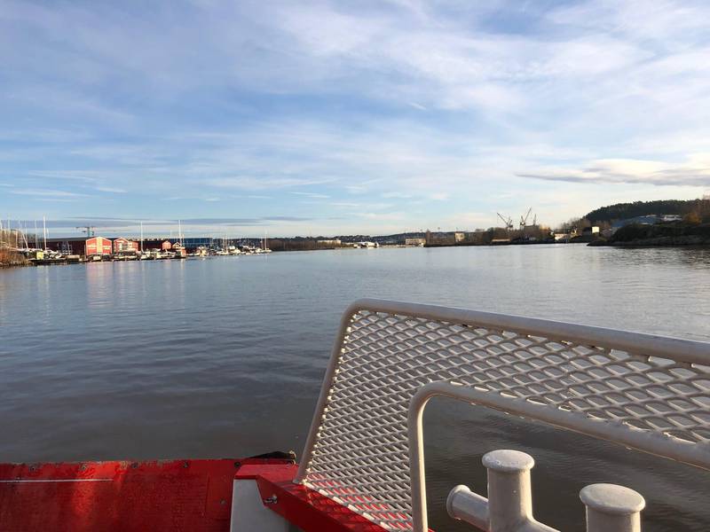 FRA ÅLE: Den nye ferjeruta fra Ålekilene til byen bruker omtrent det dobbelte av tiden på den vakre elva som ferja fra Gressvik, men er også mer tilgjengelig for mange av innbyggerne i nærområdet.