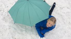 Den eneste skolen i Drammen med snø i skolegården