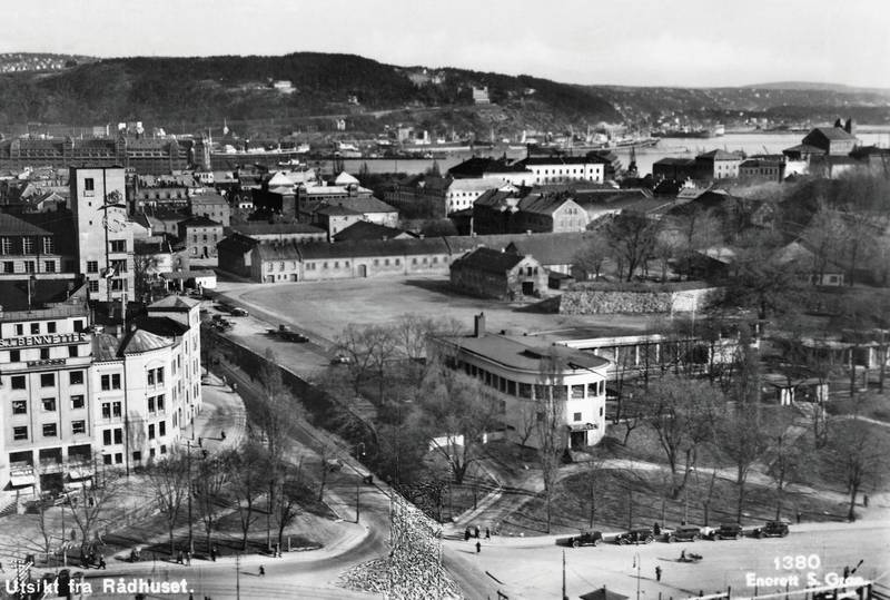 Arkitekt Lars Backer var tidlig ute også i en europeisk sammenheng da han tegnet Restaurant Skansen på Kontraskjæret (1927). Den var Norges første funksjonalistiske bygning, men ble revet i 1970. Den gang var det få som sto opp for funkisperlen, nå er det mange som ønsker å gjenreise den. FOTO: MITTET & CO/OSLO MUSEUM