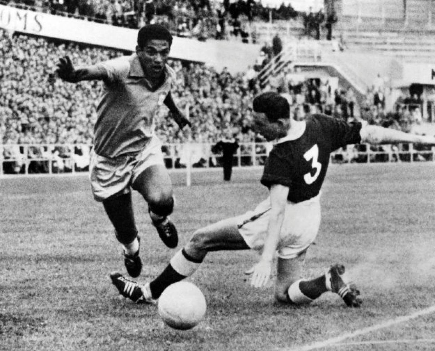 Brasils Garrincha i aksjon på Ullevi i 1958.