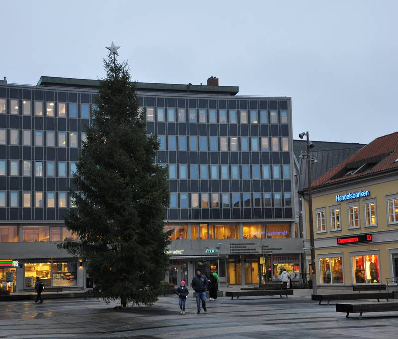 I Fredrikstad starter juleåpningen ved rådhuset før grana tennes på Stortorvet.