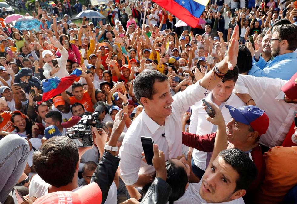 DIALOG: Det har gått en drøy måned siden det ble kjent at Norge har forsøkt å tilrettelegge for dialog mellom regjeringen og opposisjonen i Venezuela. Her opposisjonsleder og selvutnevnt overgangspresident, Juan Guaidó, under et folkemøte i juni. FOTO: ARIANA CUBILLOS/NTB SCANPIX