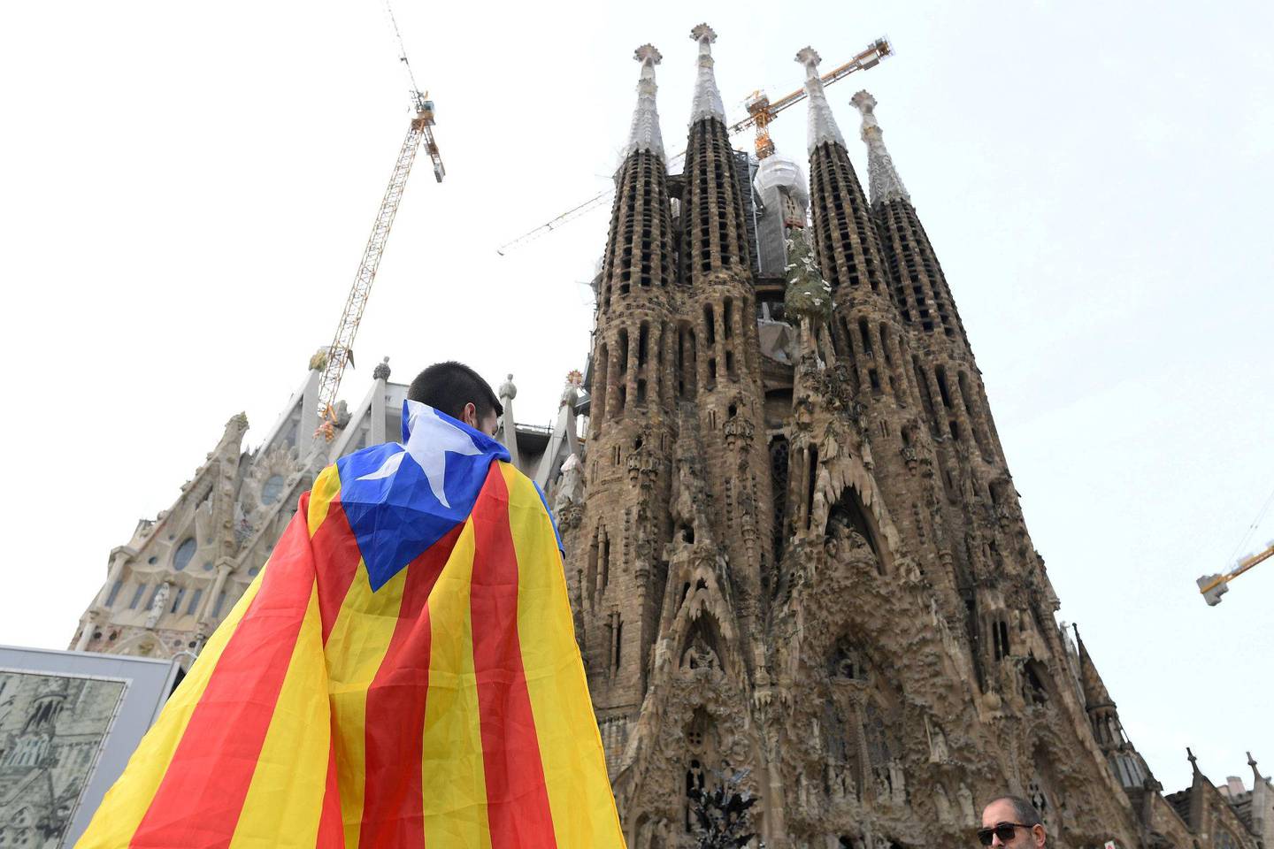 Den kjente turistattraksjonen La Sagrada Família ble stengt fredag. FOTO: NTB SCANPIX