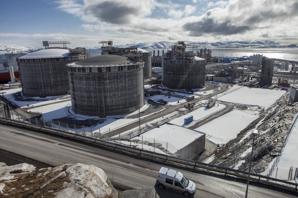 Naturgass fra det arktiske Barentshavet forsyner tusenvis av europeiske kunder med energi til oppvarming og matlaging. Bildet viser LNG-anlegget på Melkøya ved Hammerfest. Foto: Jan-Morten Bjørnbakk / NTB