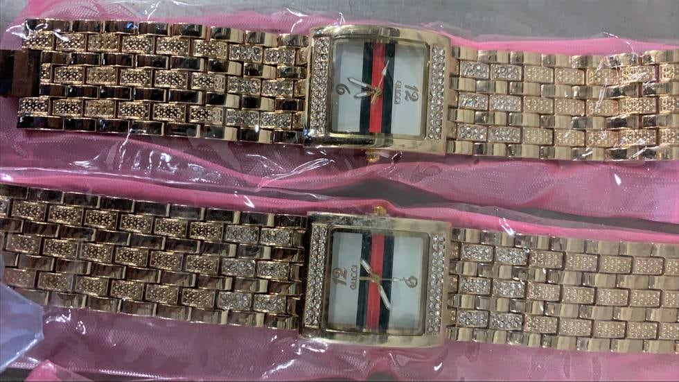To av de trolig falske Gucci-klokkene som ble beslaglagt ved Svinesund 22. mai 2021.