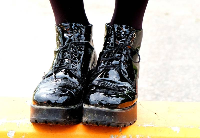 These boots are made for walking: Aurora i skoene som overlevde Glastonbury-festivalen.