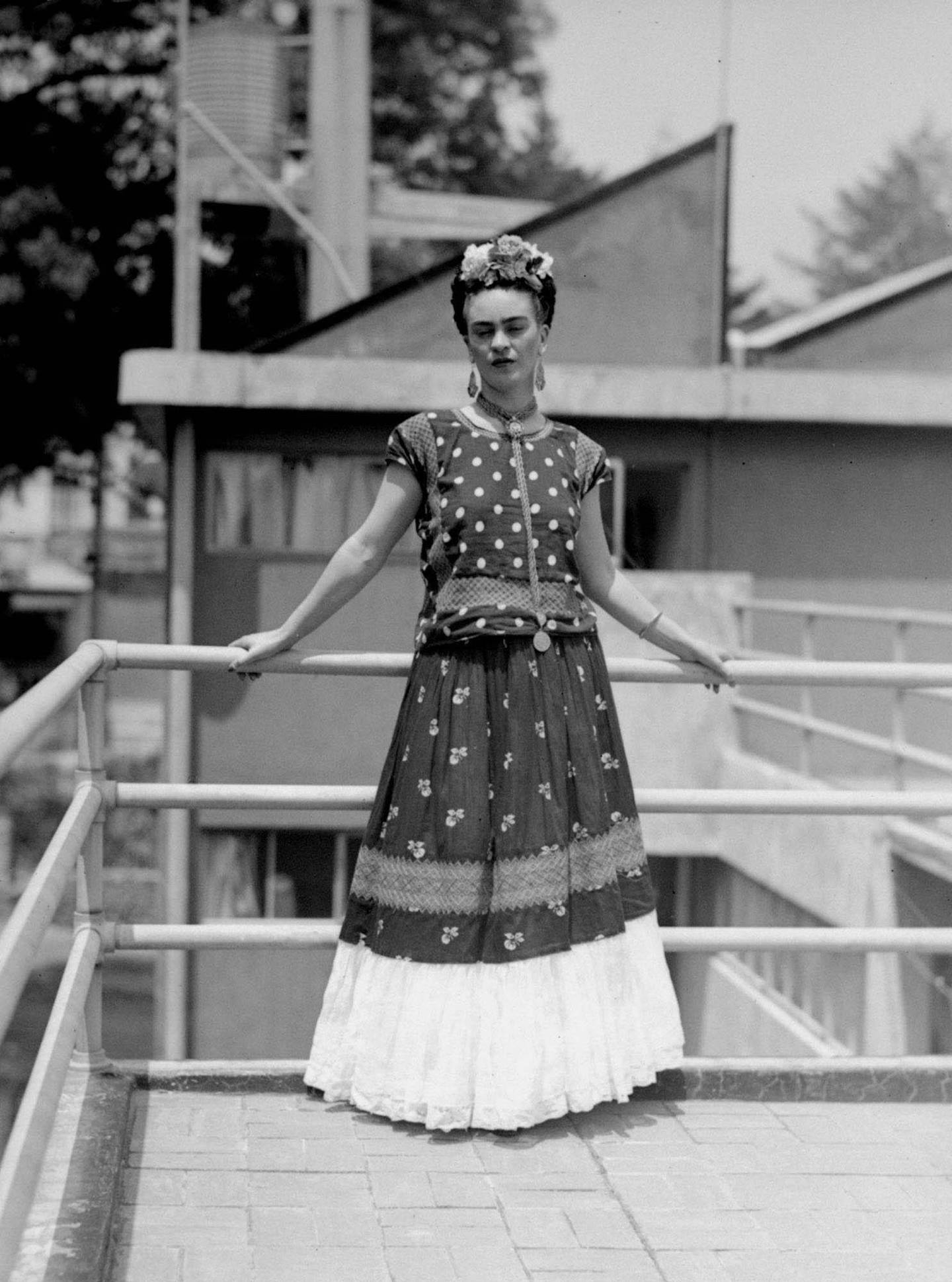 FILE - In this April 14, 1939 file photo, Mexican painter and surrealist Frida Kahlo poses at her home in Mexico City. The New York Botanical Garden is opening an exhibit on May 16, 2015 of Kahlos paintings that focus on the beauty of the natural world. (AP Photo, File)