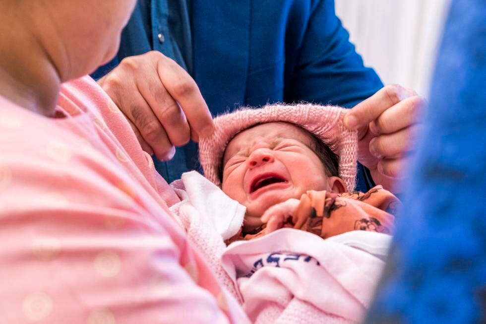 Bildet viser en nyfødt baby. Den lille jenta representerer Oslos innbygger nummer 700.000. Hun ble født på Rikshospitalet den 16. mars. Antall fødsler har gått ned i Norge siden oppgangen i fjor.