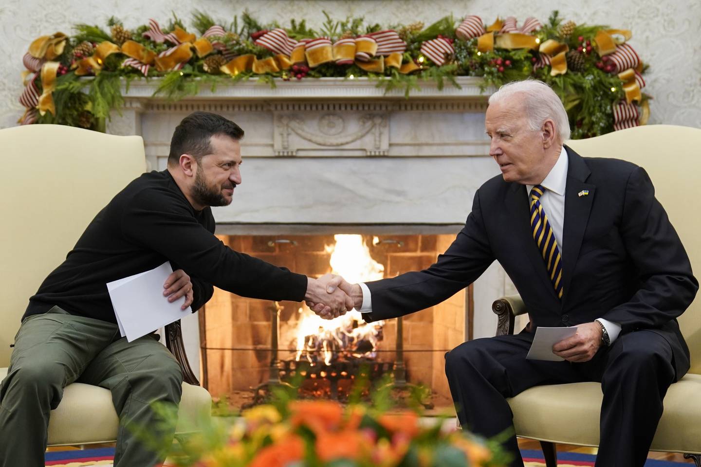 Ukrainas president Volodymyr Zelenskyj (t.v) på besøk i Det hvite hus hos USAs president Joe Biden (t.h).