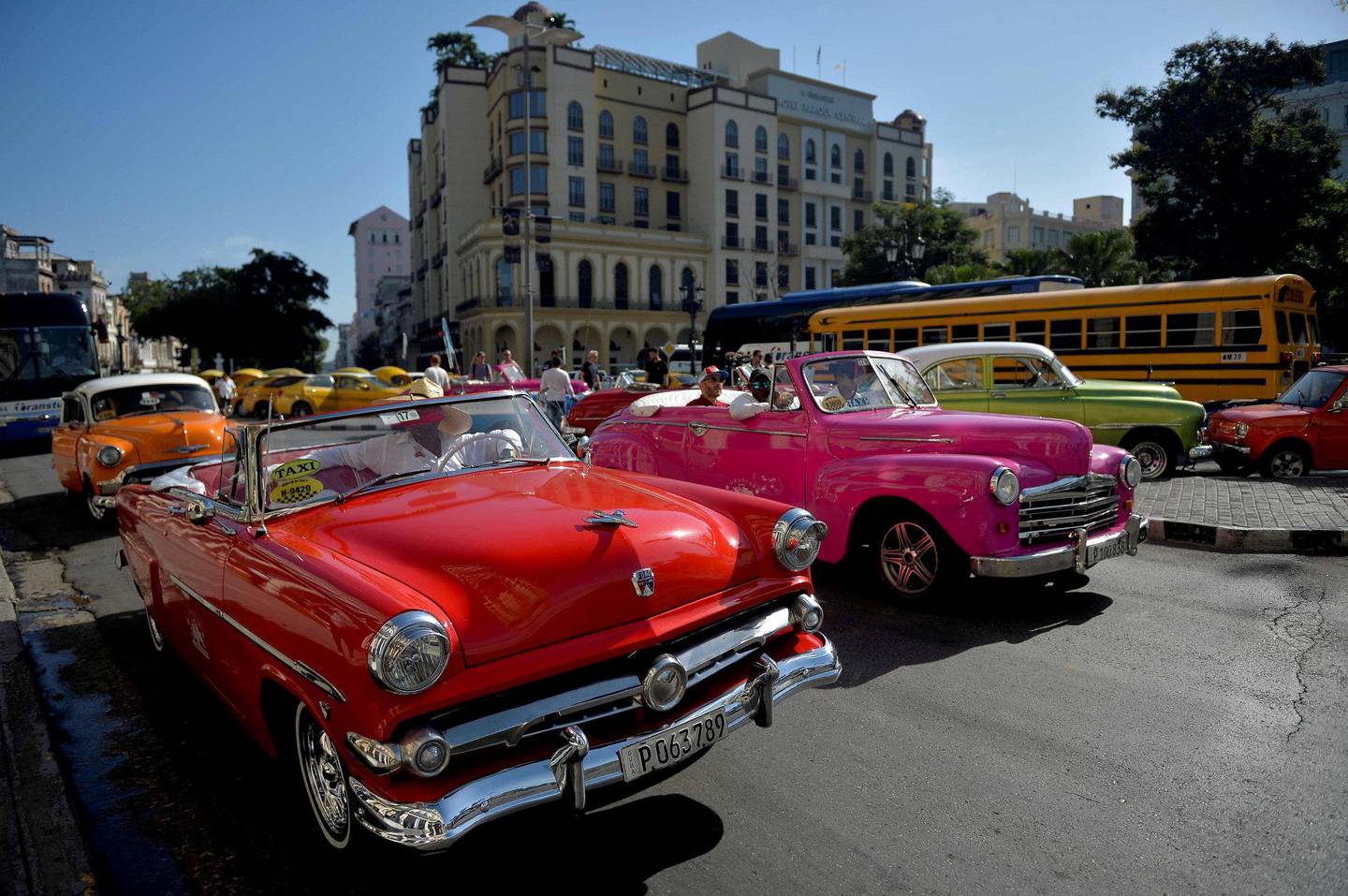 kjent: Amerikanske 50-tallsbiler er et kjent syn på Cuba, her fra Havanna. FOTO: NTB SCANPIX