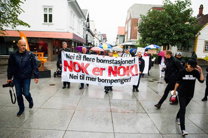 Mellom 600 og 800 personer deltok på bompengedemonstrasjon i Sandnes på onsdag.