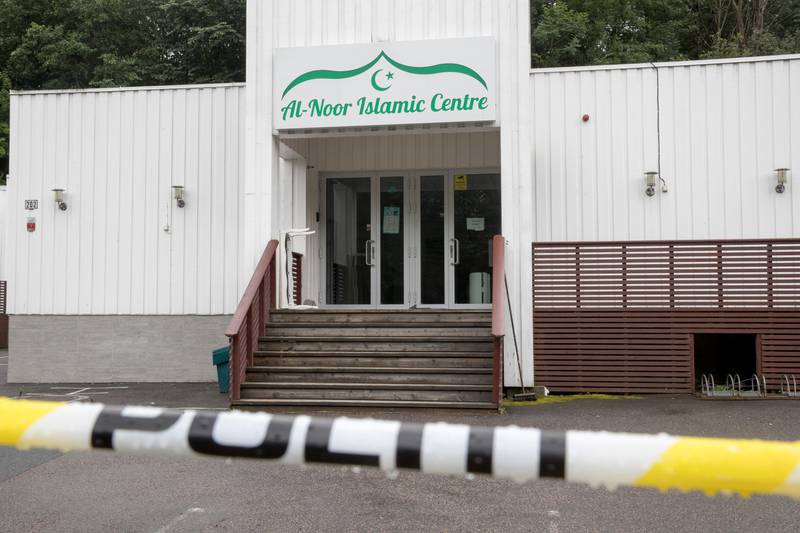 Sandvika 20190811. 
Menigheten i Al-Noor Islamic Centre i  Bærum. Politiet holder fortsatt vakt etter at en person skjøt inne i moskeen lørdag
Foto: Terje Pedersen / NTB scanpix