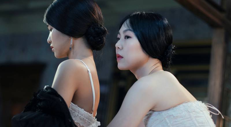 Kim Tae-Ri og Kim Min-Hee i Park Chan-Wooks «Kammerpiken», et overflødighetshorn av uhygge, intriger og sensualitet. 