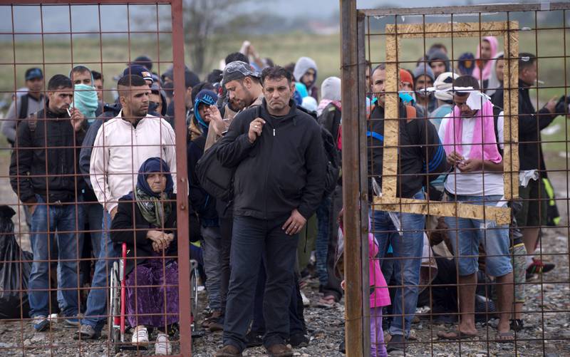Bygde gjerder: EUs svar på verdens flyktningkriser har vært å stenge yttergrensene rundt Europa. I 2015 og 2016 søkte 2,5 millioner mennesker om asyl i Europa. Det fikk asylsystemet til å bryte sammen. FOTO: NIKOLAY DOYCHINOV/NTB SCANPIX
