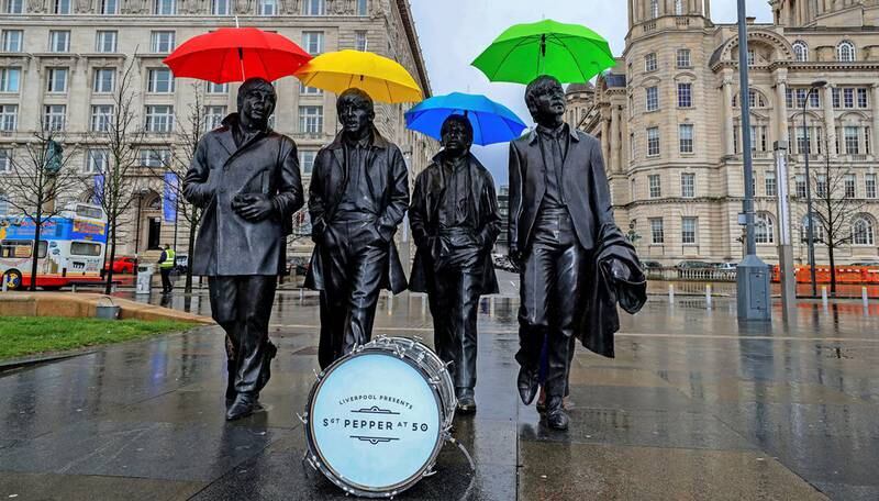 I år feires 50-årsjubileet for The Beatles Sgt. Pepper’s Lonely Hearts Club Band. Bildet viser det legendariske bandets statue i hjembyen Liverpool.