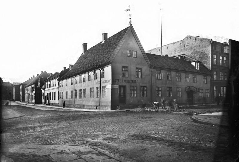 HOTELL D’ANGLETERRE: Cirka 1890–1900. Carstens hotell i Rådhusgata 26 ble etter hvert til Hotel d’Angleterre. FOTO: OSLO MUSEUM