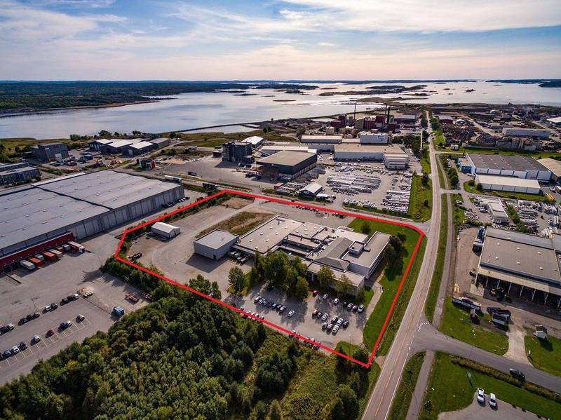 Barcos bygg på Øra, som ligger ute til salgs for 68 millioner kroner, er ett av flere alternativer Sleipner nå vurderer som ny framtidig base for virksomheten i Norge.