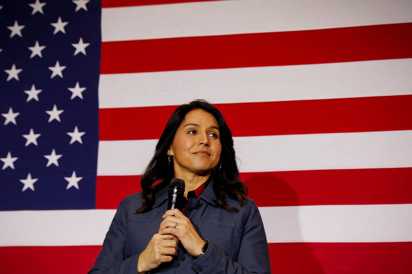 Democratic presidential candidate Rep. Tulsi Gabbard speaks during a campaign event in Lebanon, New Hampshire, U.S., February 6, 2020.  REUTERS/Brendan McDermid