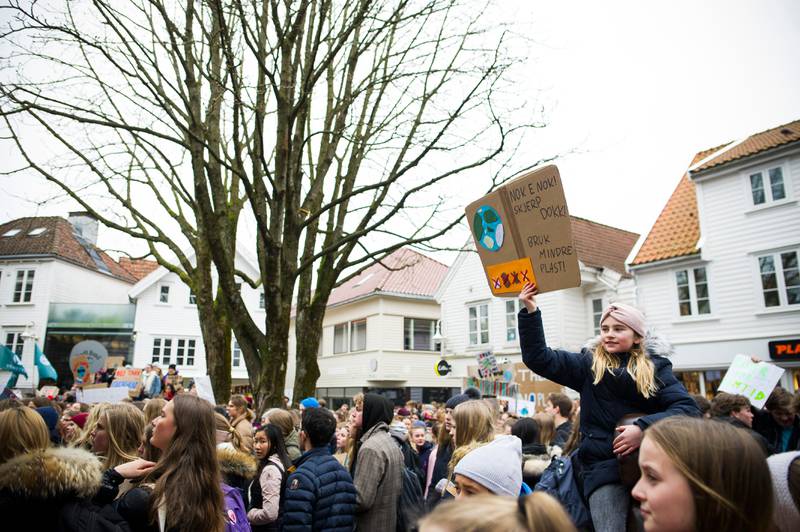 Klimastreiken er i gangArneageren er fylt med elever som streiker for klima.klimastreik skoleungdom skoleelever klimademonstrasjon demonstrasjon