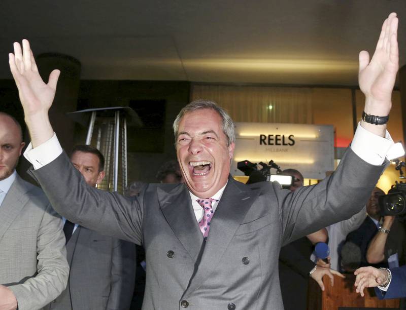 GLAD: Sinte, frustrerte menn som ikke ellers stemmer var med på å sikre brexit, til Nigel Farages glede. Det skjedde også i USA. FOTO: NTB SCANPIX