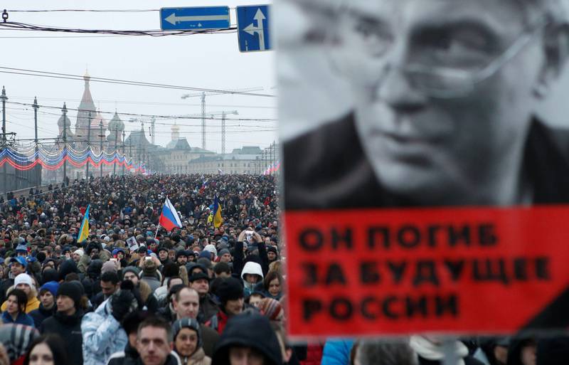 Titusener hedret Boris Nemtsov i Moskvas gater. «Han døde for Russlands framtid», sto det på noen av plakatene. FOTO: MAXIM SHEMETOV/REUTERS/NTB SCANPIX
