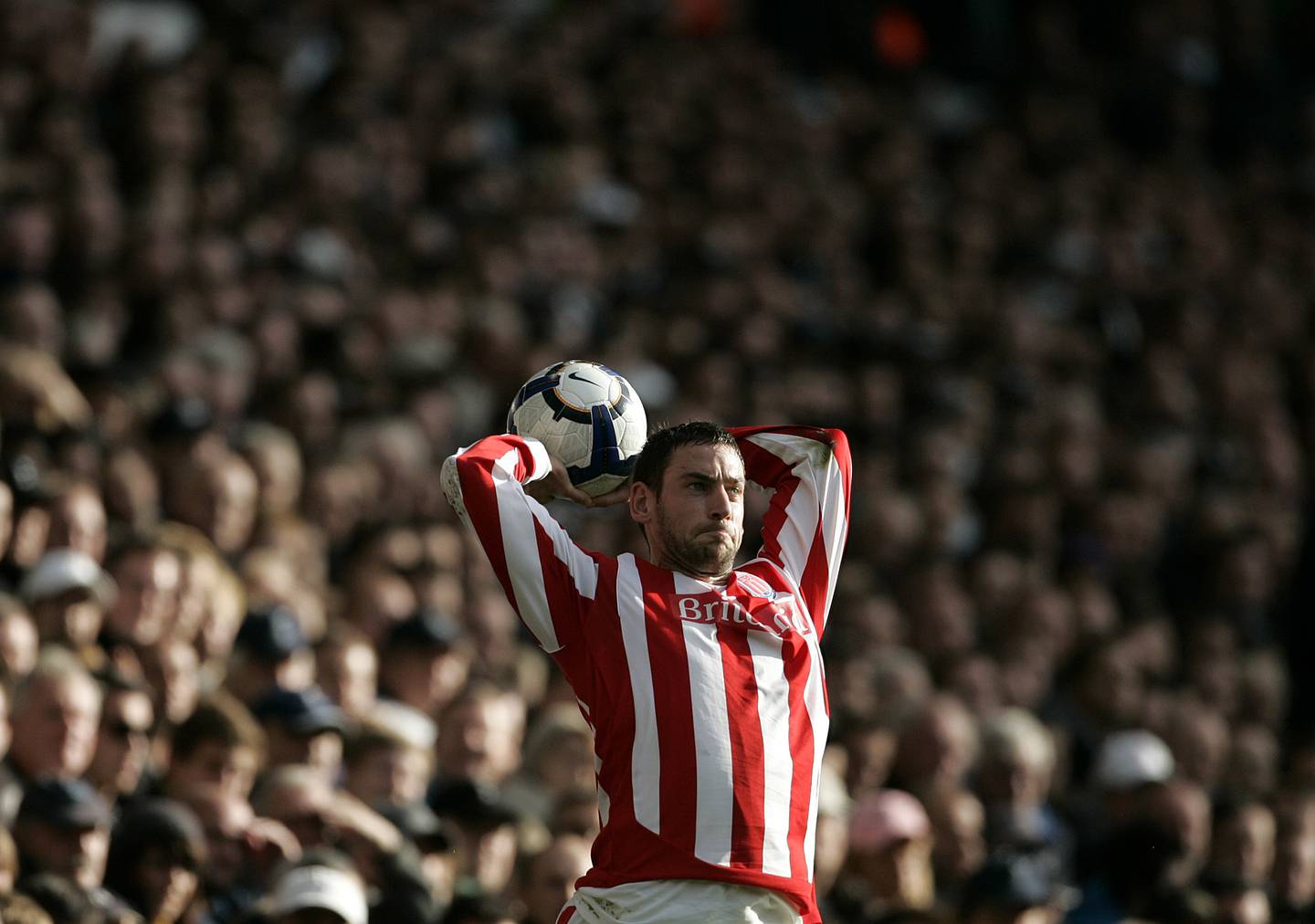 Rory Delap var kjent som en skikkelig innkastekspert i sin tid hos Premier League-klubben Stoke. Delap kastet ofte ballen helt inn foran mål.