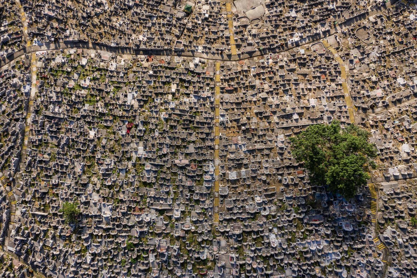 TOPSHOT - This aerial photo taken on November 5, 2018 shows a cemetery in Hong Kong. (Photo by Dale DE LA REY / AFP)