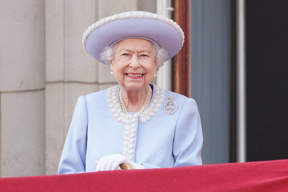 Dronning Elizabeth på balkongen på Buckingham Palace under bursdagsparaden for henne torsdag. Det kan være det siste store offentlige arrangementet hun deltar på, mener mange.