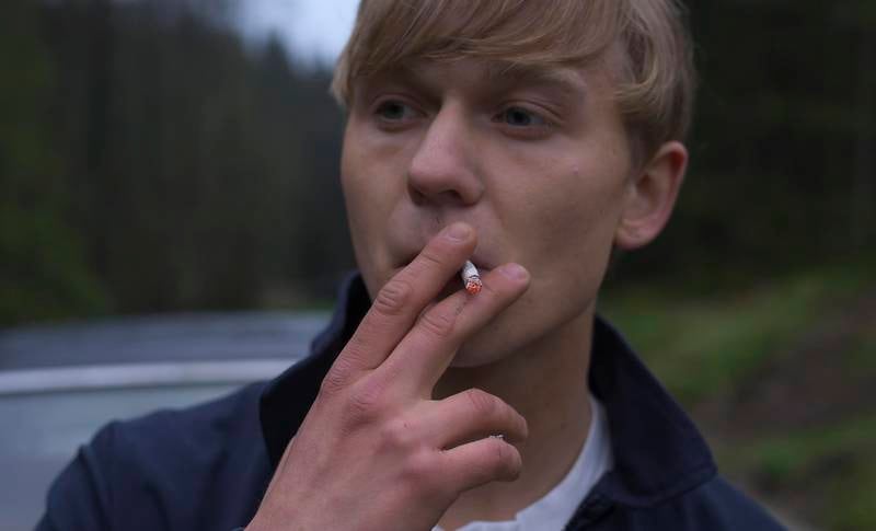Den unge skuespilleren Trond Nilsen gjør et fascinerende menneskelig portrett som pyromanen Dag, mener vår anmelder. FOTO: NORDISK FILM DISTRIBUSJON AS