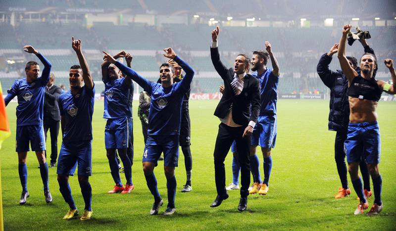 Molde-spillerne feirer foran sine egne supportere.  FOTO: SVEIN OVE EKORNESVÅG/NTB SCANPIX