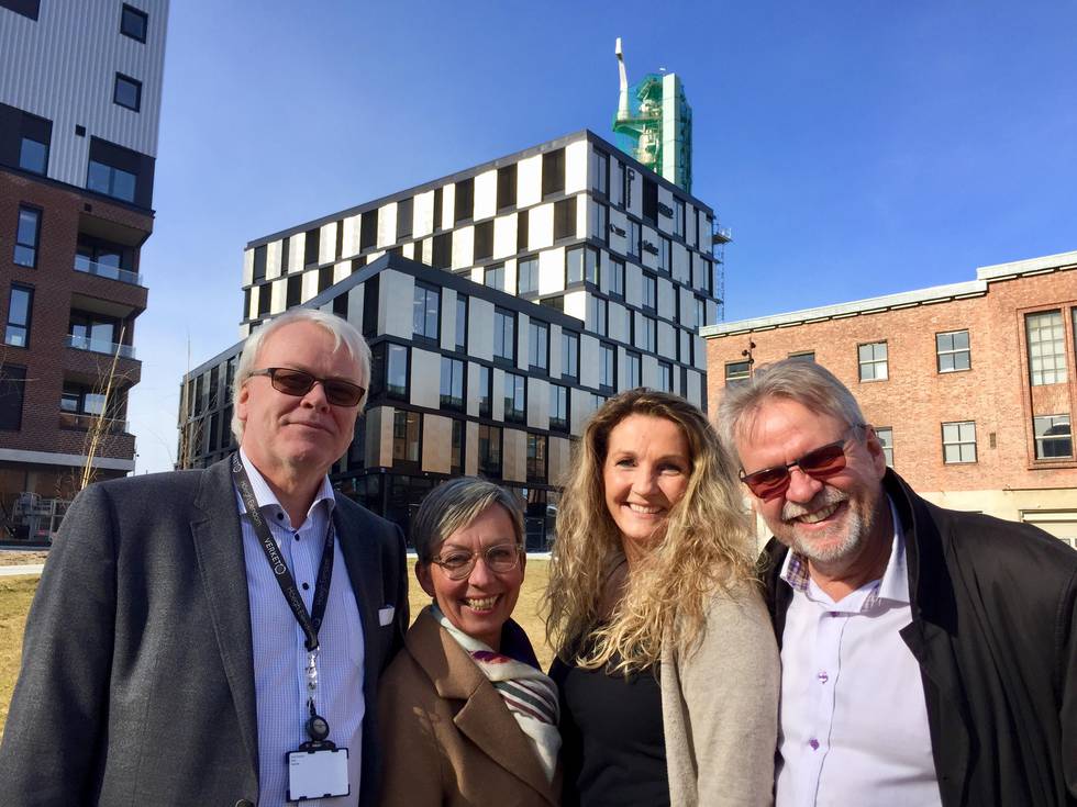 Prosjektleder Trygve G. Nordby (til høyre) er glad for å ha fått nok en lokal bedrift med på laget. Her med (fra venstre) Knut Evensen, kontorleder ved BDO Moss, ordfører Hanne Tollerud og Grete Thunæs, markedssjef i BDO.