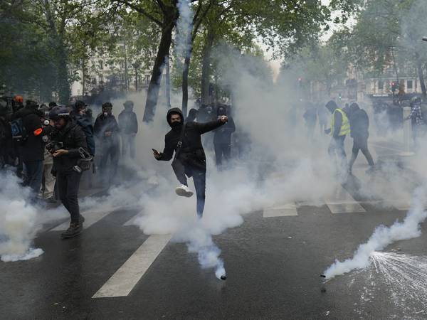 1. mai-markeringen endte med gatekamper i Frankrike