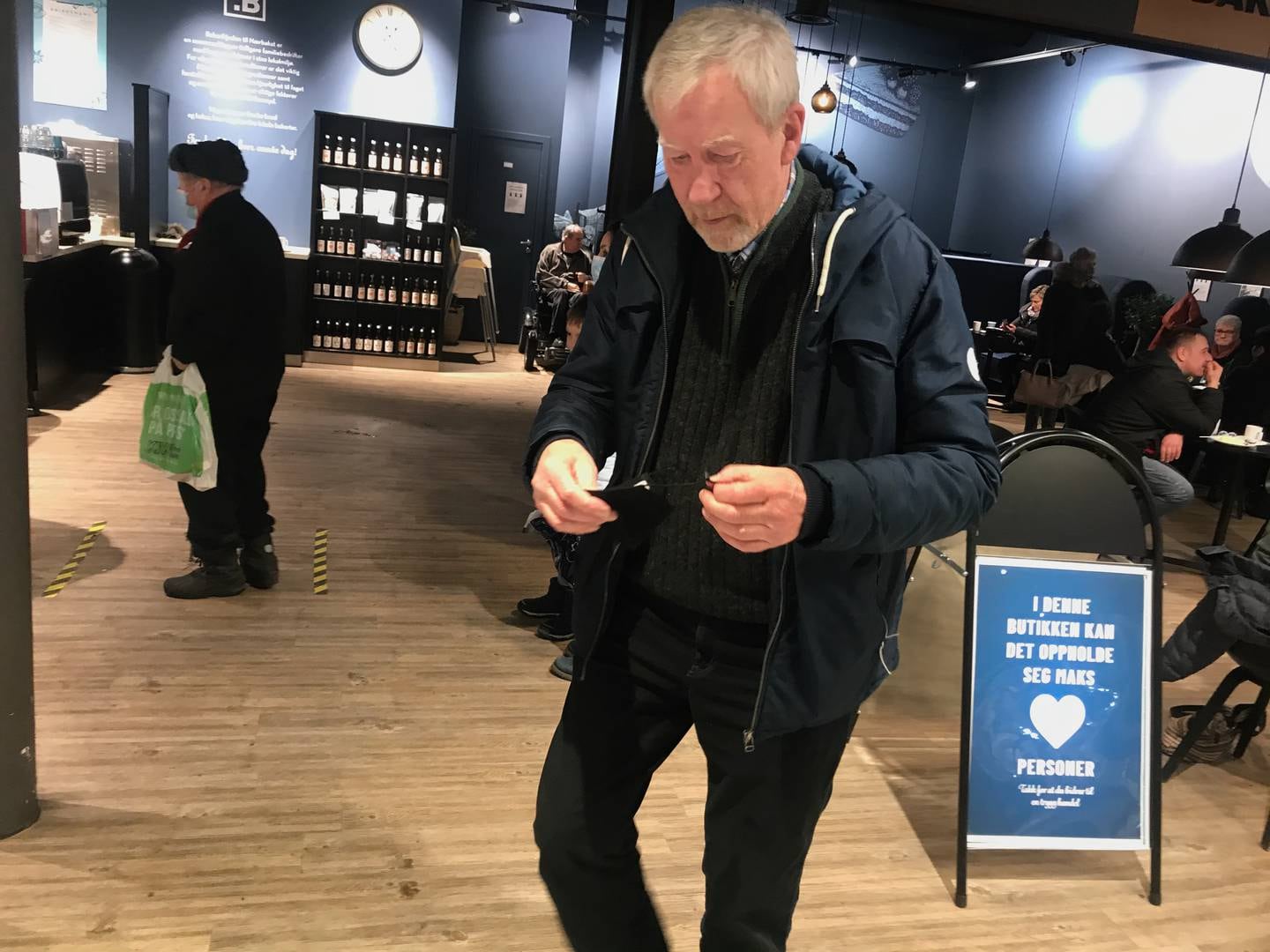Røberg kunne telle intet mindre enn fire tilfeldige forbipasserende som lovte å stemme Senterpartiet under en kaffepause på Grorud senter.