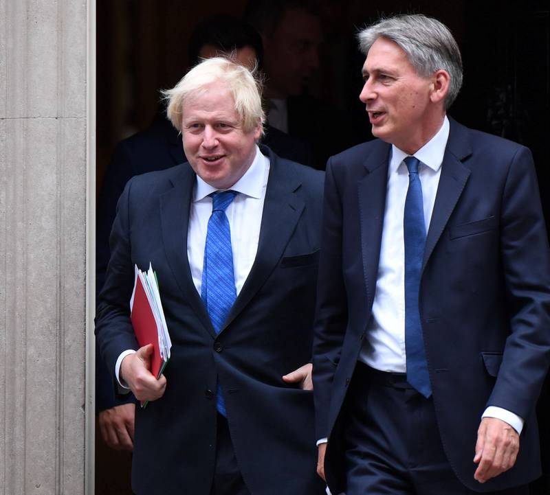 Utenriksminister Boris Johnson og finansminister Philip Hammond representerer ulike fløyer i brexit-spørsmålet i Det konservative partiet.