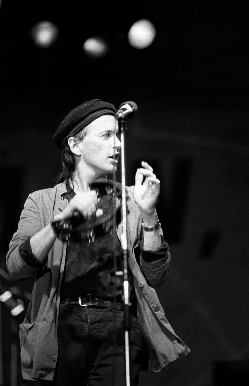 Helge Gaarder under Cirkus Moderns avdeling under «Rock On The Dock» på Aker Brygge i 1985. Gaarder var drivkraften bak denne konserten og Forente Artisters «Sammen for livet».