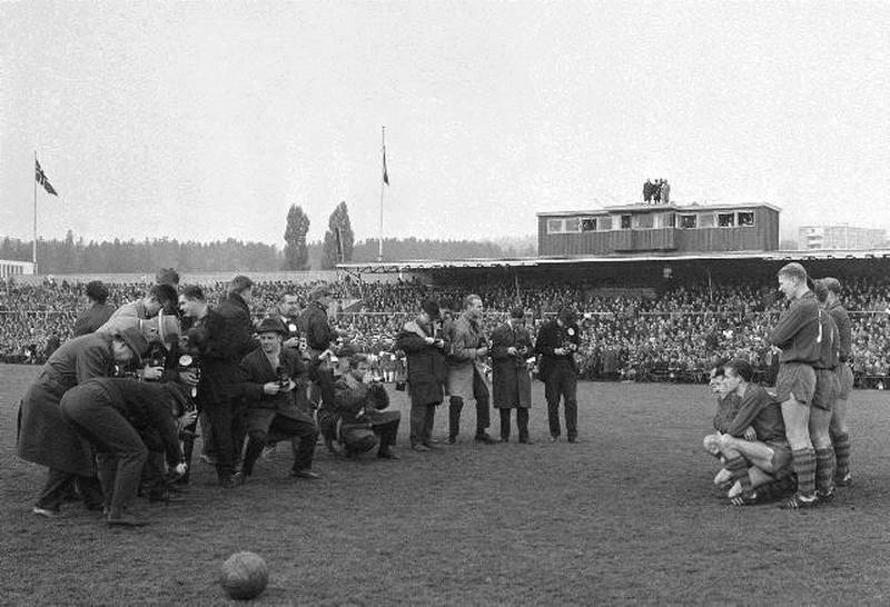 Pressefotografene foreviger Skeids cupfinalelag mot Fredrikstad i 1963. Skeid vant 2-1 og er det yngste laget som har vunnet cupen i Norge. FOTO: NTB SCANPIX